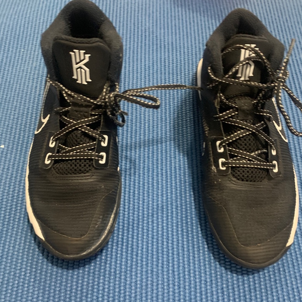 Kyrie Flytrap IV